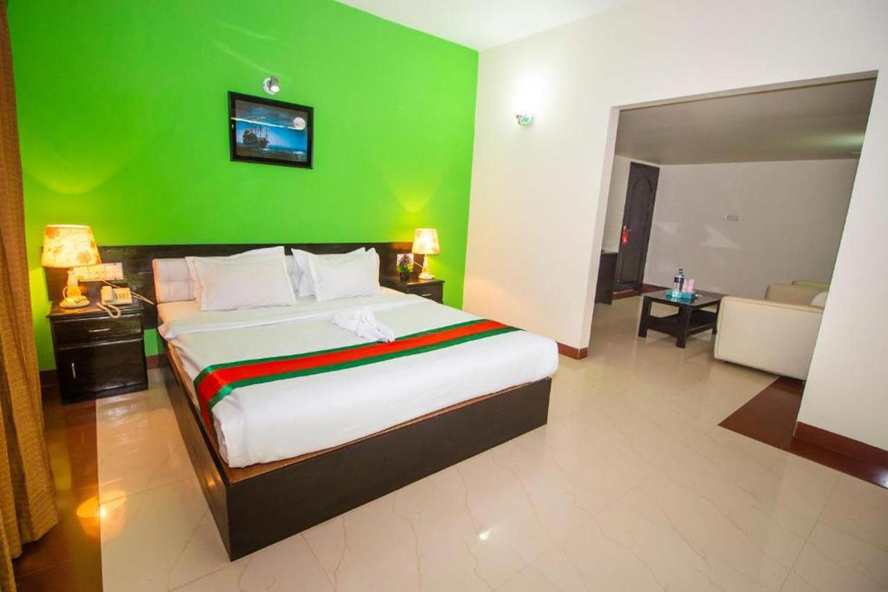 Hotel The Rahmania International Дакка Экстерьер фото