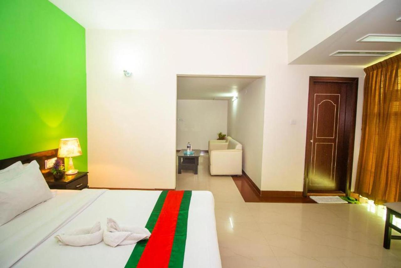 Hotel The Rahmania International Дакка Экстерьер фото