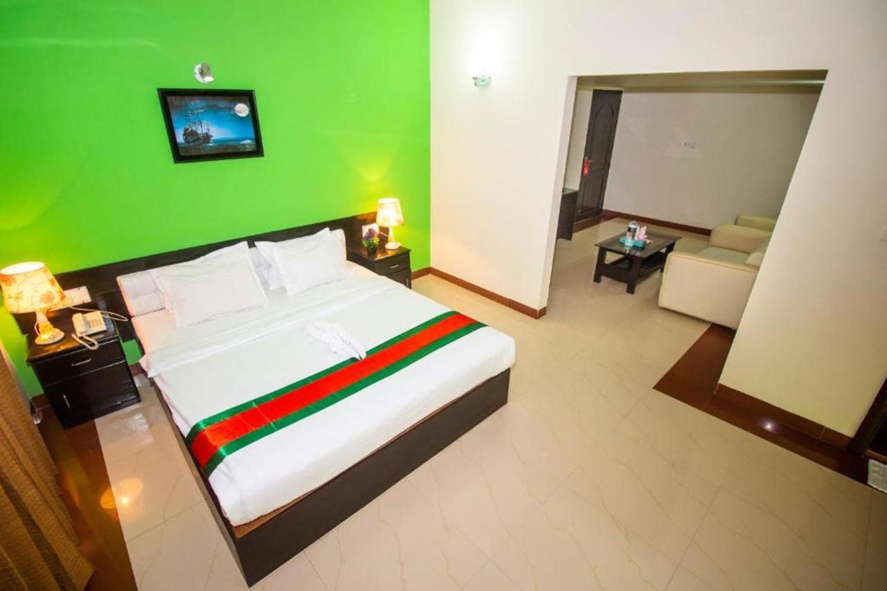 Hotel The Rahmania International Дакка Экстерьер фото